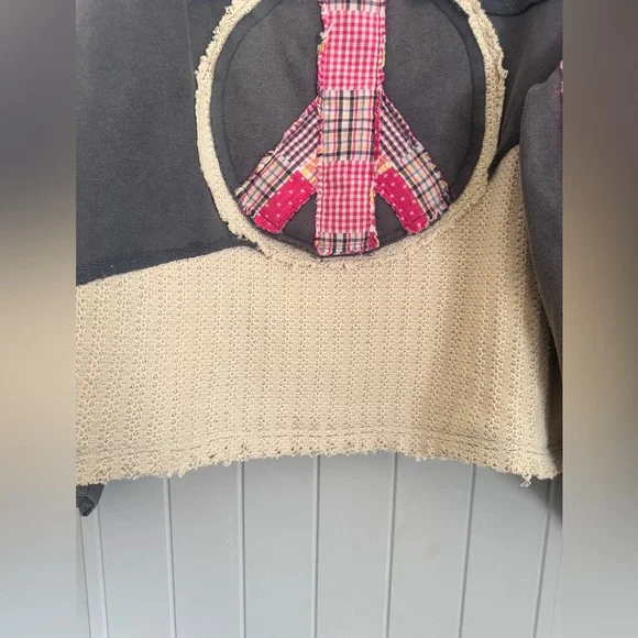 POL Patchwork Peace Sign Top NWOT Boho Cottagecore Festival Pullover - Picture 7 of 13